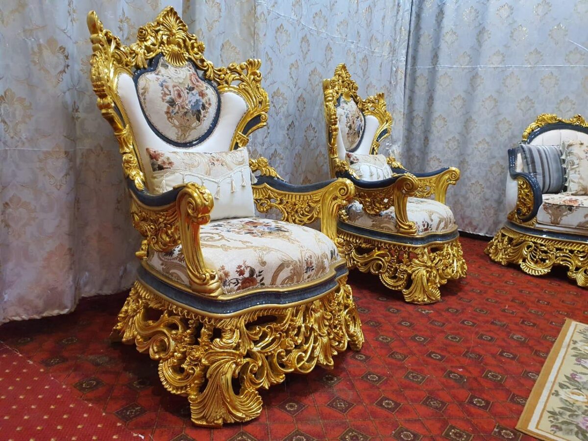 Antique Regal Lounge salon