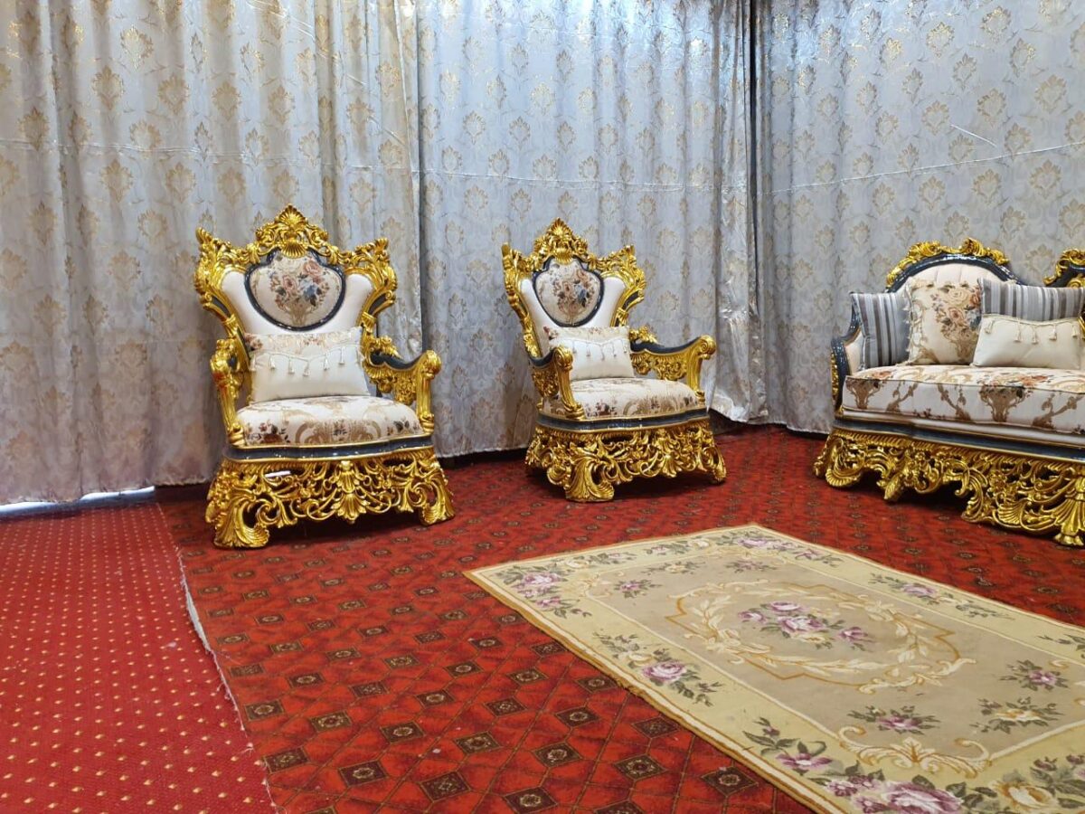 Antique Regal Lounge salon