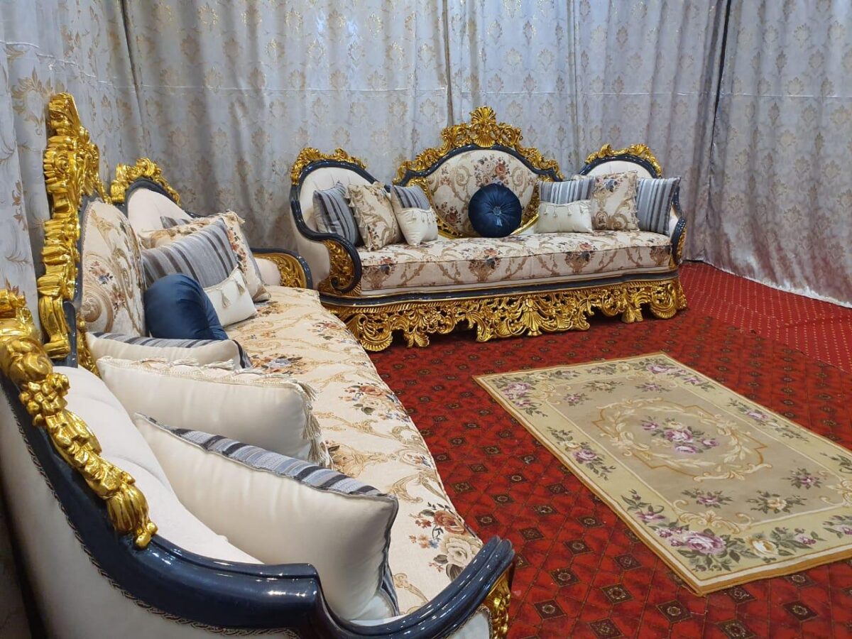 Antique Regal Lounge salon