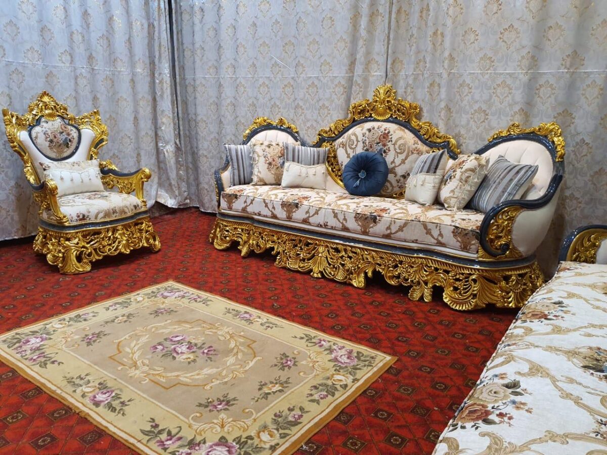 Antique Regal Lounge salon