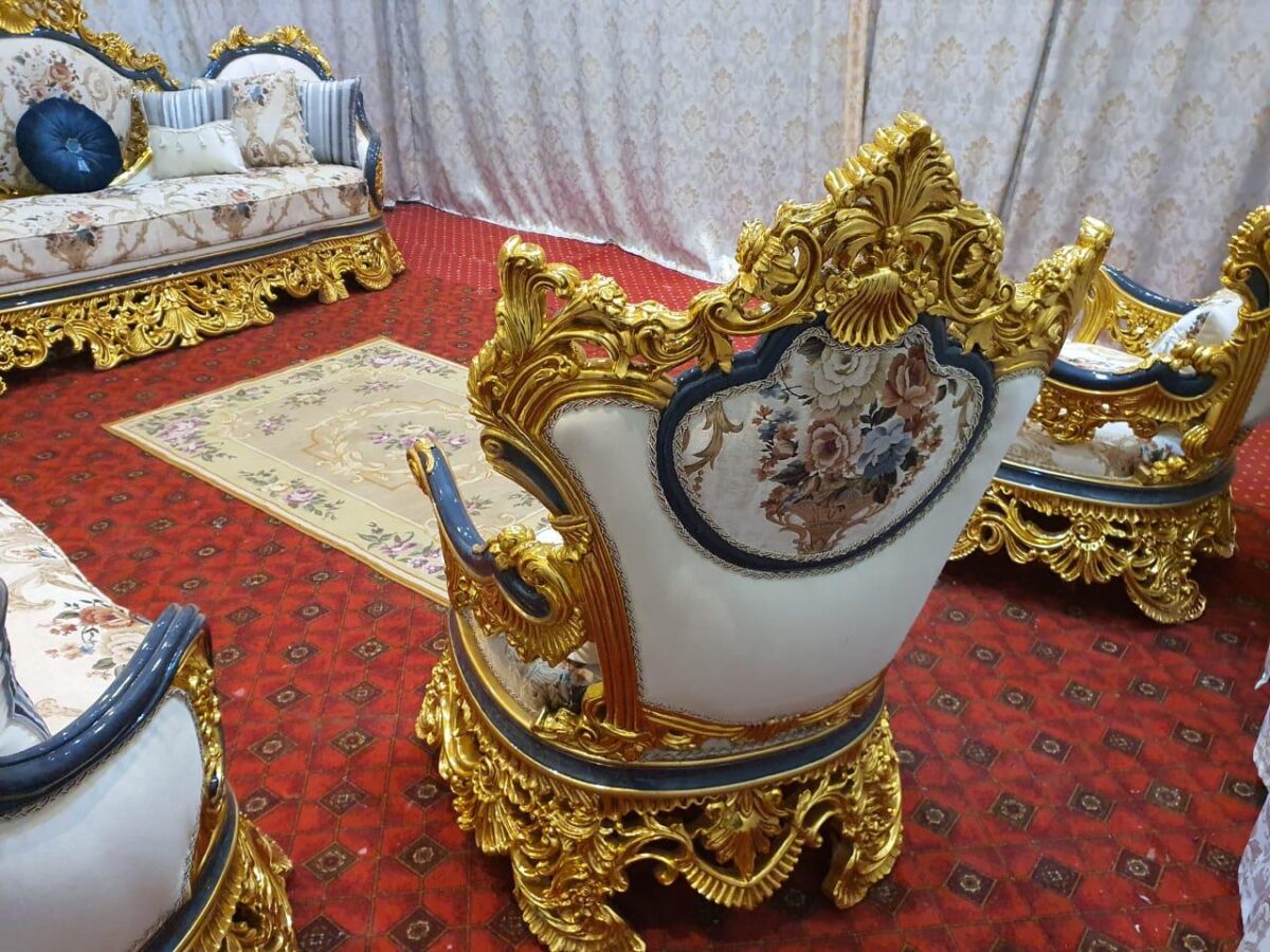 Antique Regal Lounge salon