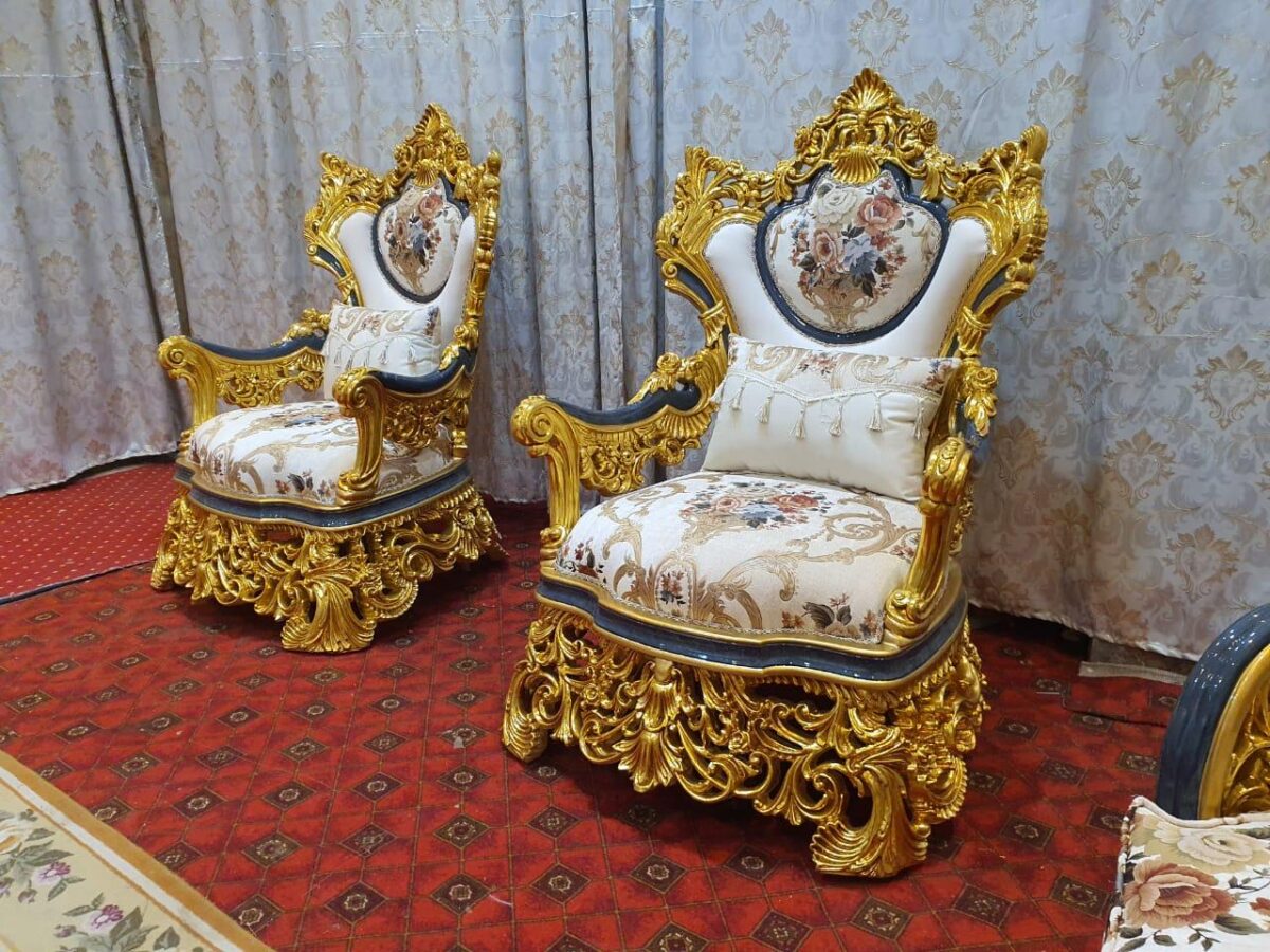 Antique Regal Lounge salon